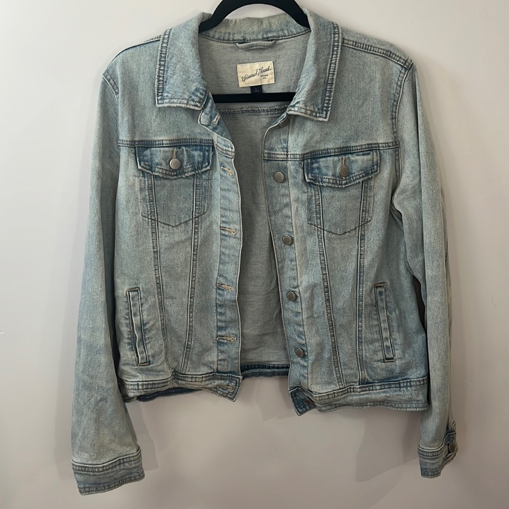 LAST CHANCE-PRICE REDUCED Universal Thread Denim Jacket Size L